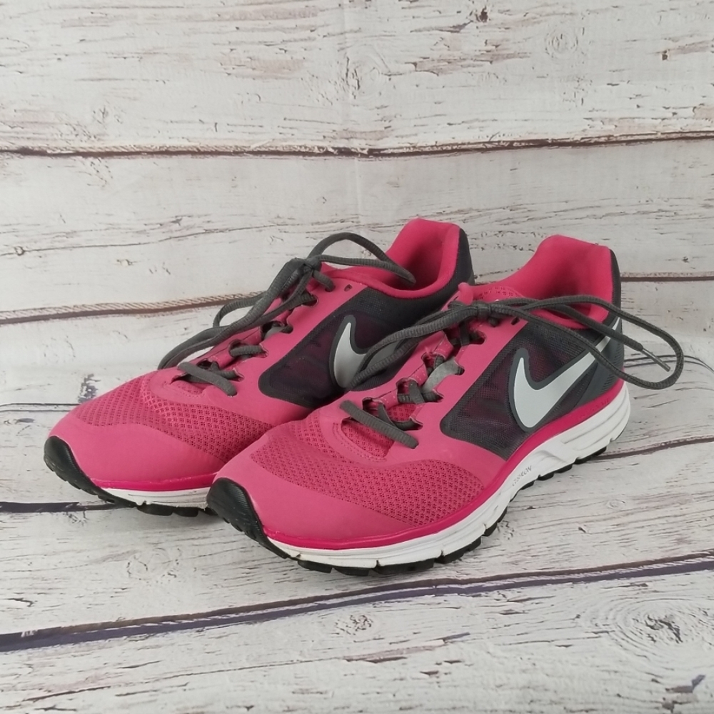 Nike  Zoom Vomero Womens Sneakers Size 9